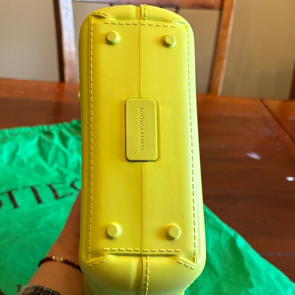 Bottega Veneta NWOT Intrecciato Acro Mini Lime Green Rubber Satchel Tote Bag - Picture 4 of 7